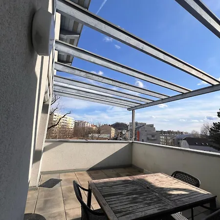 Cozy In Geidorf With Free Parking * גראץ